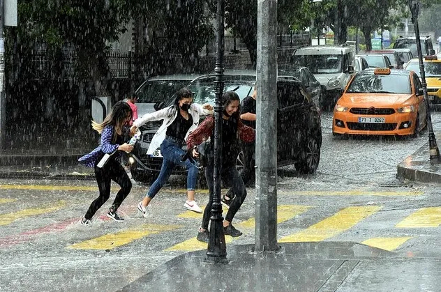 Hafta sonu hava nasıl olacak? İstanbul, Ankara ve İzmir'de yağmur var mı? Meteoroloji'den son dakika hava durumu raporu