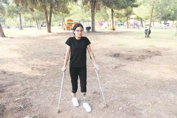13 yaşındaki depremzede Verde, Çocuk İyilik Merkezi aracılığıyla bacak protezine kavuştu-3