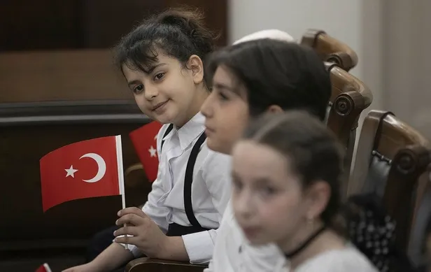 Milli Eğitim Bakanı Mahmut Özer koltuğunu 10 yaşındaki Yağmur Sena'ya devretti-4