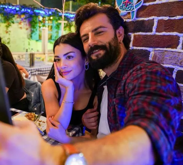 Kardeşlerim’in Orhan’ı Cüneyt Mete tatilde aşka geldi! 4 yıl önce evlenmişler! Eşi bakın kim çıktı! Meğer Kuruluş Osman’ın güzeliyle... - 51