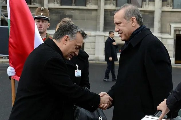 Viktor Orban'dan Cumhurbaşkanı Erdoğan'a tebrik telefonu