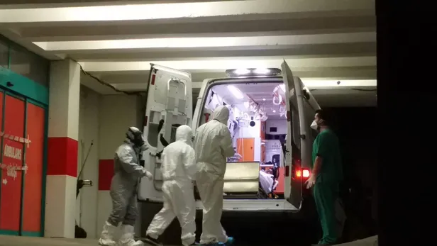 Kırklareli Lüleburgaz Devlet Hastanesi karantina altına alındı! Hastaneye böyle getirildiler-2