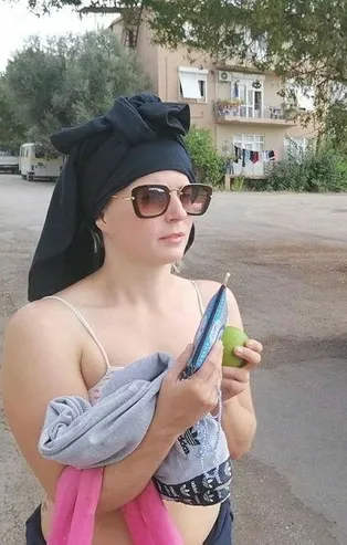 Manavgat'ın İsveçli özgür kızı polisi çileden çıkardı