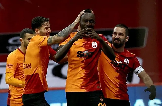 mbaye-diagne-galatasaray-genclerbirligi-macinda-sezonun-en-erken-golunu-atti-1610212168661.jpeg