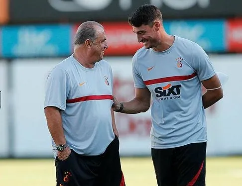 Eski yıldız Riera takıma geri döndü