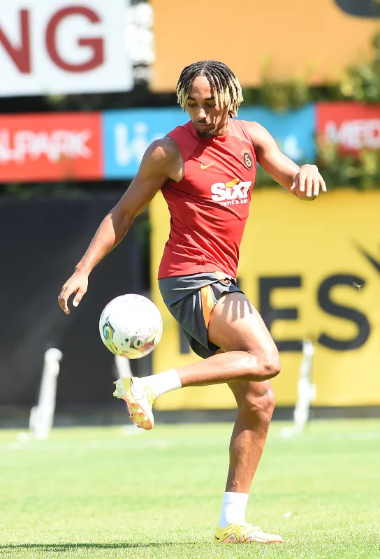 gozu-sacha-boeyde-genc-yildizin-kamerunu-geri-cevirme-sebebini-takvim-acikliyor-1663193318770.jpg Gözü Sacha Boey’de! Genç yıldızın Kamerun’u geri çevirme sebebini Takvim açıklıyor-9