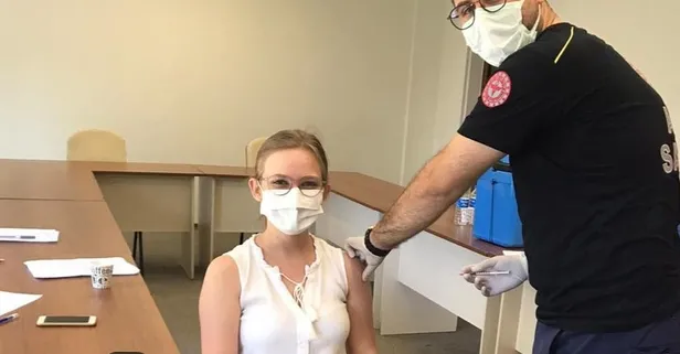 Sağlık Bakanı Dr. Fahrettin Koca'nın aşı paylaşımı dikkat çekti