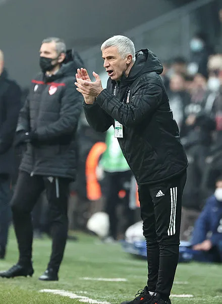 besiktas-goztepe-geriden-gelerek-yendi-kara-kartal-kotu-gidisati-durdurdu-1640286756603.jpg Son dakika! Beşiktaş - Göztepe geriden gelerek yendi! Kara Kartal kötü gidişatı durdurdu-6