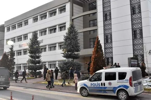 Konya'da Selçuk Üniversitesi'nde intihar girişimi!-7