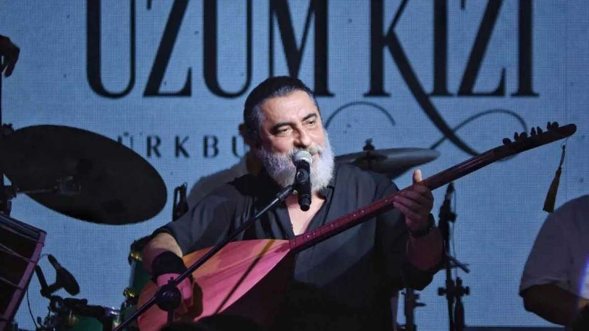 soner-olgunun-sevenlerini-yasa-bogan-haber-pankreas-kanseriyle-mucadele-eden-usta-muzisyen-entube-edildi-1791363893322.jpeg Soner Olgun'un sevenlerini üzen haber! Pankreas kanseriyle mücadele eden usta müzisyen entübe edildi-7
