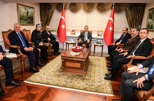 yuz-yuze-egitim-bitecek-mi-yuz-yuze-egitim-devam-edecek-mi-milli-egitim-bakani-mahmut-ozer-855-bin-sinifta-yuz-1646897897957.jpg Yüz yüze eğitim bitecek mi? Yüz yüze eğitim devam edecek mi? Milli Eğitim Bakanı Mahmut Özer: 855 bin sınıfta yüz yüze eğitime ara vermeden dönemi tamamlayacağız-2