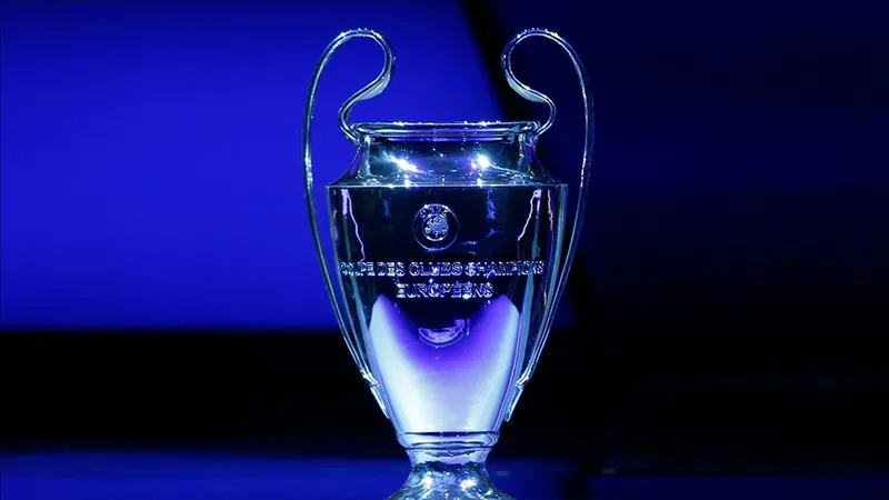 feyenoord-fenerbahce-maci-ne-zaman-saat-kacta-hangi-kanalda-uefa-sampiyonlar-ligi-3-eleme-turu-mac-takvimi-1754383793104.jpg