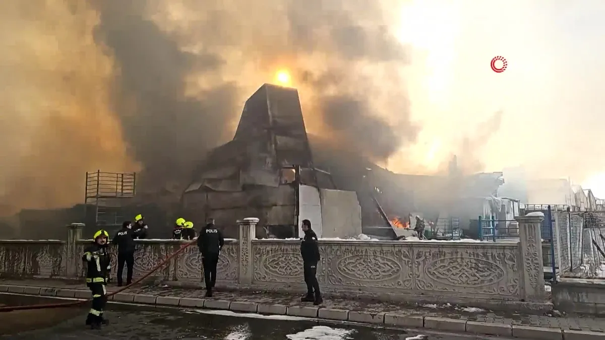 Kayseri'de mobilya fabrikasında yangın