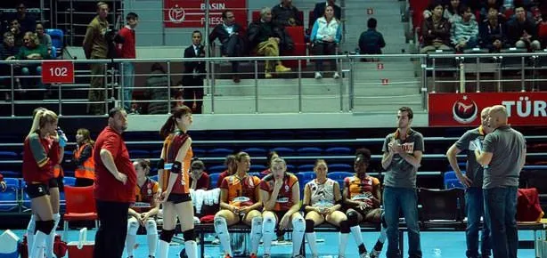 Filedeki derbiye küfür darbesi