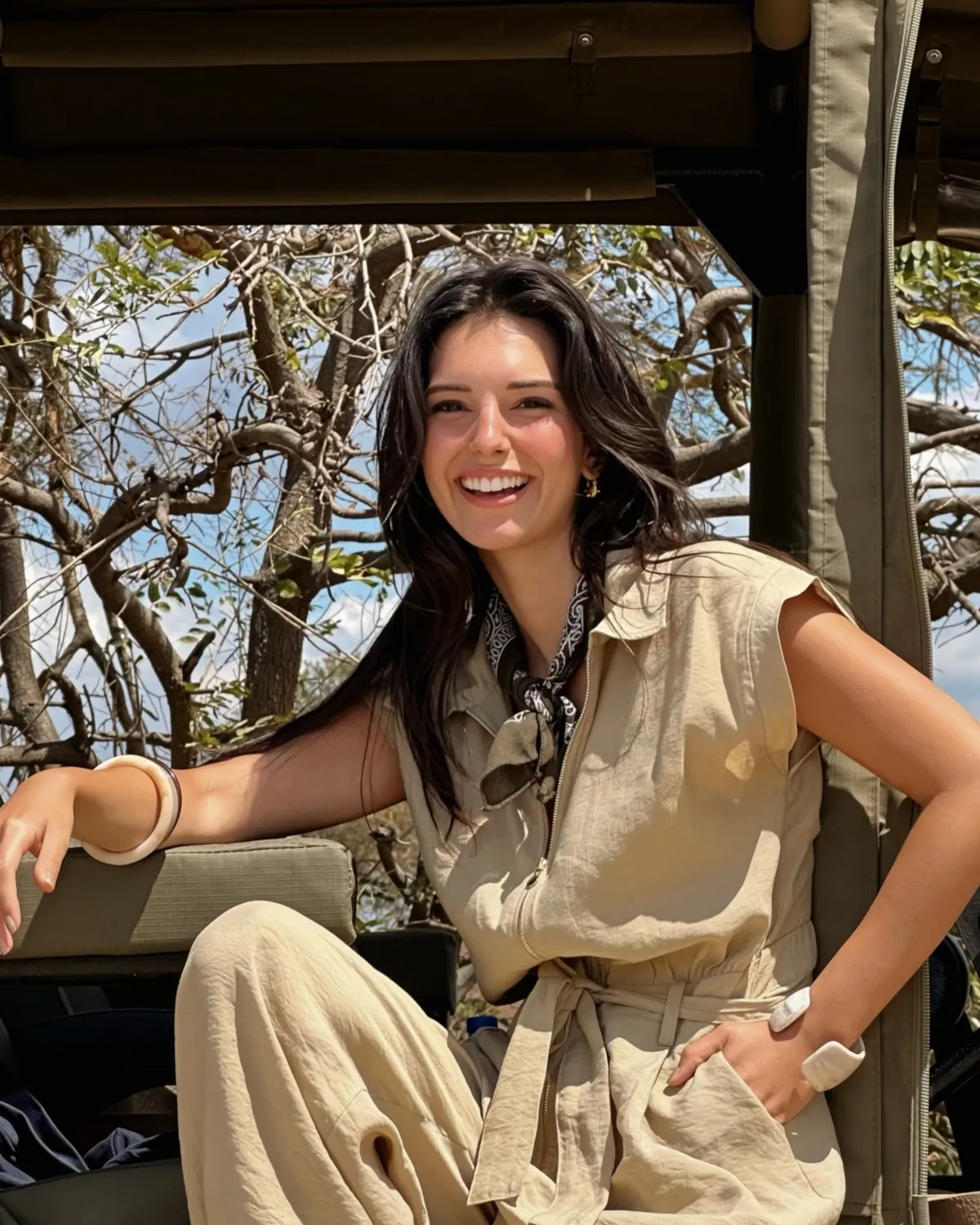 yasemin-yazici-ve-onur-tunadan-tanzanya-tatili-paylasimlari-1787144185488.jpg Gözlerden uzak aşk safaride görüntülendi: Yasemin Yazıcı sevgilisi Onur Tuna ile Afrika'da!-4