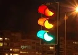 Kırmızı ışıkta geçince canından oldu