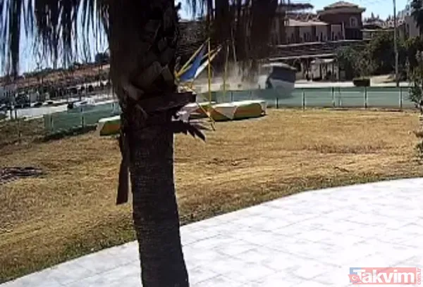 Antalya'da feci kaza: Otel servisi otomobille çarpışarak devrildi - 12