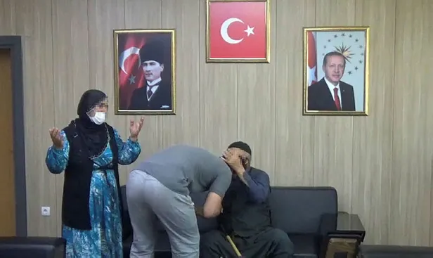 yasasin-turk-ordusu-diyerek-sevinc-cigliklari-atti-bir-aile-daha-evladina-kavustu-1597758943276.jpg Evlat nöbetinden sevindiren haber! Terör örgütünden kaçarak Şırnak'ta teslim oldu-2