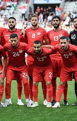 Tunuslu futbolculardan iftar taktiği! Maç esnasında oruçlarını bakın nasıl açmışlar