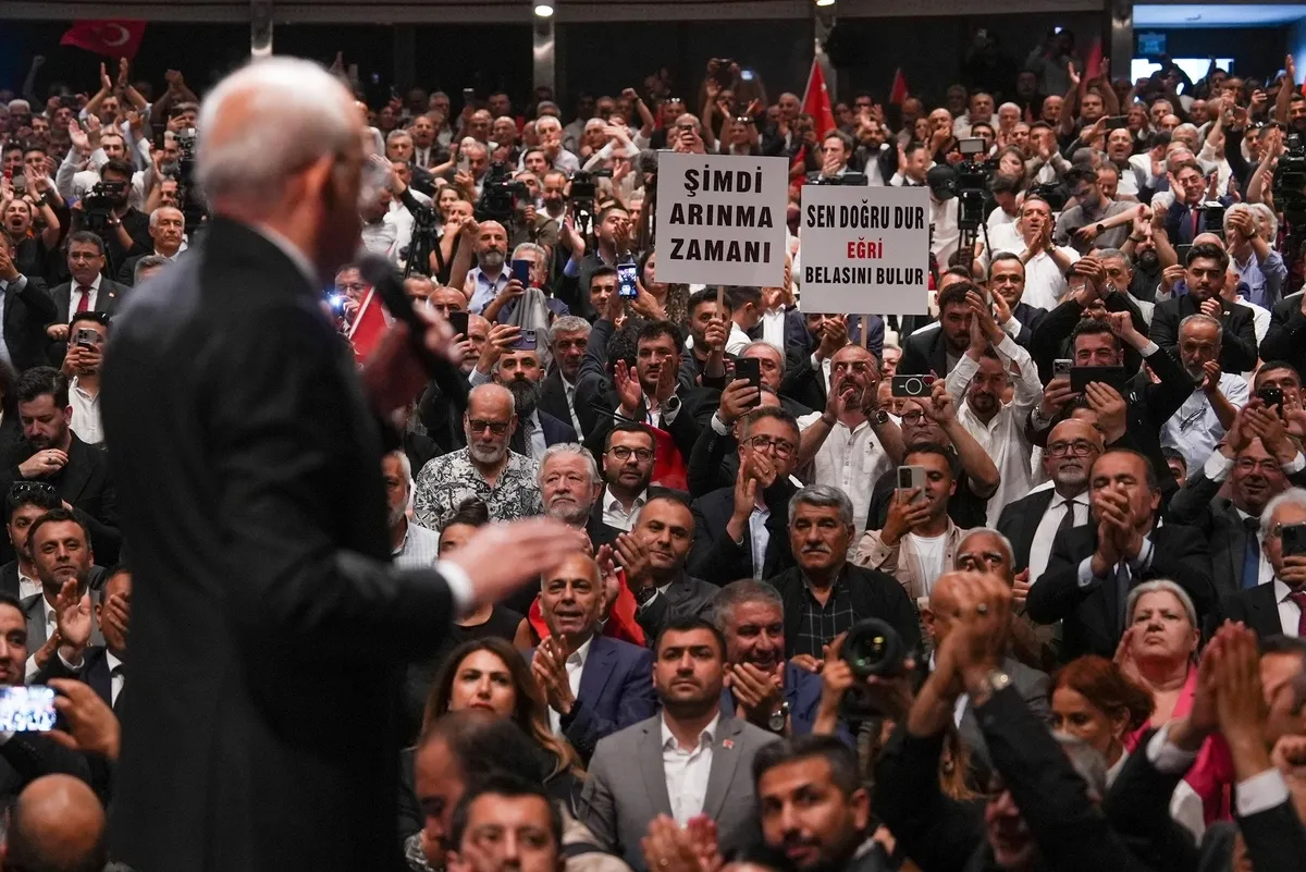 kilicdarogluna-program-iptal-ettiren-provokasyon-endisesi-bu-vebalin-parcasi-olmayacagiz-hacibektastaki-o-kare-1782375823852.jpeg CHP'deki ayrışma Kılıçdaroğlu'na program iptal ettirdi: Bu vebalin parçası olmayacağız | Hacıbektaş'taki o kare unutulmuyor-3