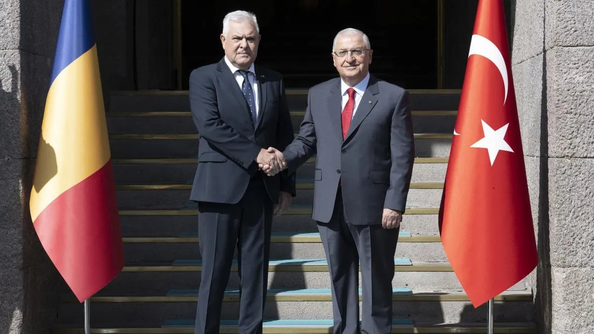 Milli Savunma Bakanı Yaşar Güler Romanyalı mevkidaşı ile görüştü | Türk şehitliği ziyaret edildi