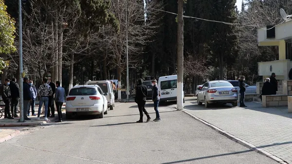 el-frenini-cekmeyi-unuttu-traktorun-altinda-kalip-hayatini-kaybetti-1614693012780.jpg El frenini çekmeyi unuttu! Traktörün altında kalıp hayatını kaybetti-6