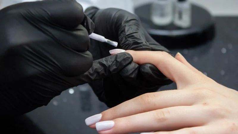 verdigi-hasar-daha-kalici-cikmayan-kalici-oje-yaptirmanin-zararlari-1737017260091.jpg (Takvim Foto Arşiv)