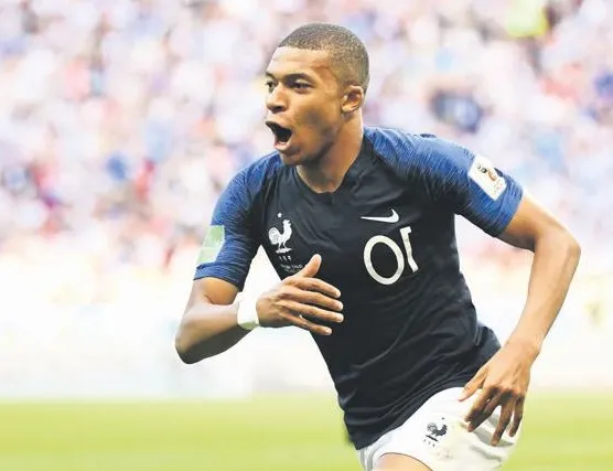 Mbappe PSG’de kalıyor