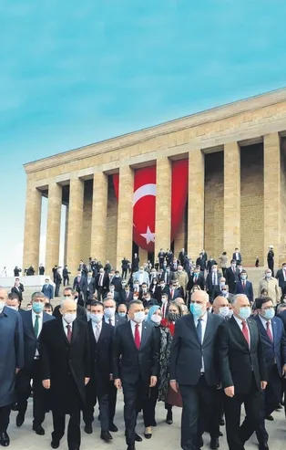 Yerde ve gökte 23 Nisan coşkusu: THY TBMM'nin 100. yılı için havalandı