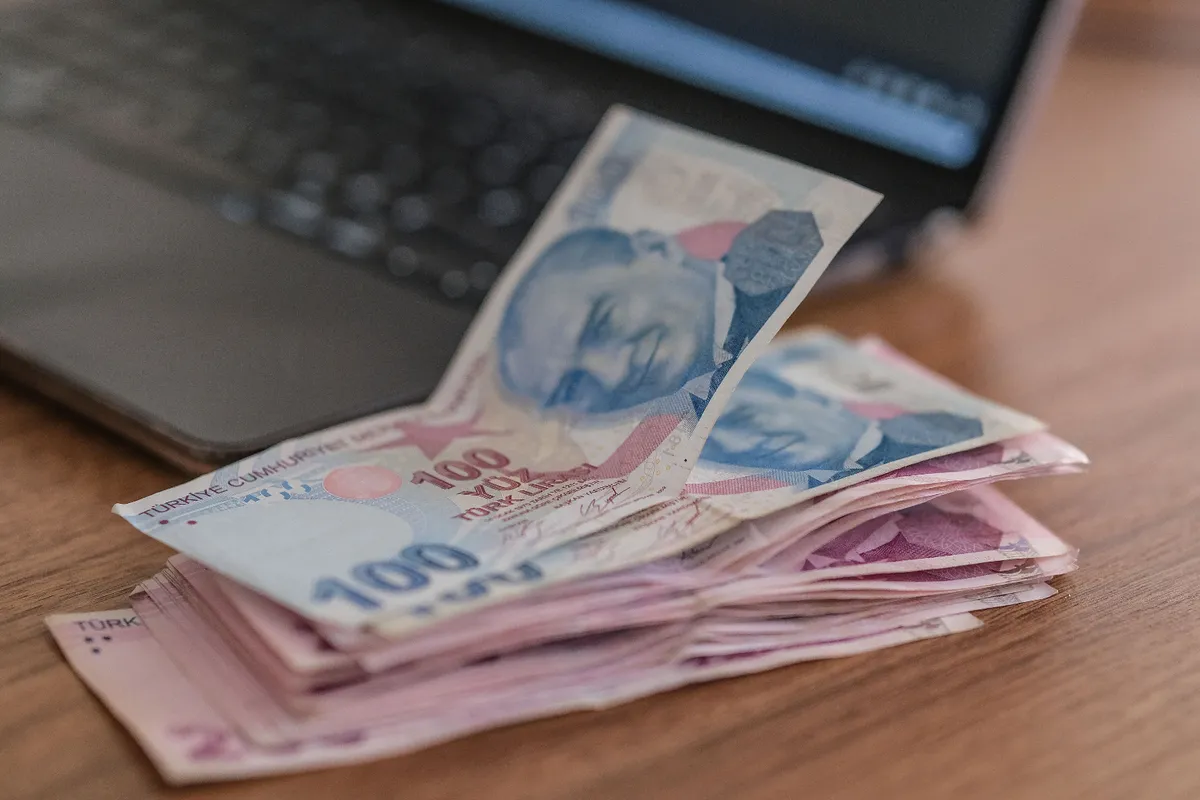 1792328155839.jpg Ekim 2026 SSK emekli maaşları başladı: Maaş günü pazara denk gelenler dikkat! ATM'ye gitmeden önce numaranızı kontrol edin-2