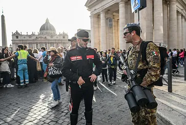 Papa Franciscus’un cenaze törenine bazukalı hazırlık! Trump da katılıyor: 0.44 kilometrekarelik alanda yüz binlerce kişi