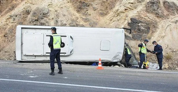İşçileri taşıyan servis midibüsü kaza yaptı