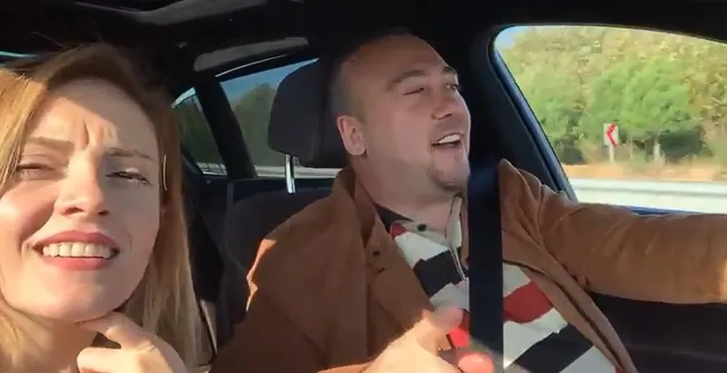 ozkan-yalimin-sevgilileriyle-goruntuleri-sizdi-hem-arabada-hem-yatta-1776497385238.jpeg Özkan Yalım’ın sevgilileriyle görüntüleri sızdı: Hem arabada hem yatta-4