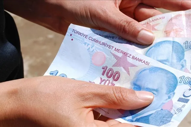 Başvuru rekoru kırdı! 25.000 TL düşük faizli ve uzun vadeli ödeme fırsatı! 6 ay geri ödemesiz kredi Halkbank'tan!