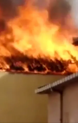 Pendik'te korkutan yangın!