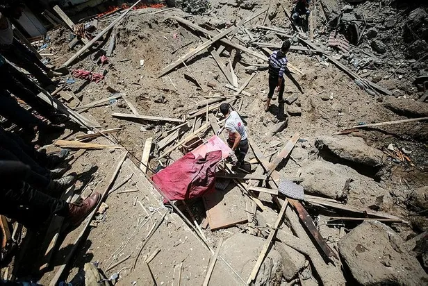 teror-devleti-israili-koruyan-bir-tutum-sergileyen-reuters-sosyal-ablukaya-alininca-pes-etti-israeli-airstrike-1621267481567.jpeg Terör devleti İsrail'i koruyan bir tutum sergileyen Reuters 'sosyal abluka'ya alınınca pes etti: 'İsraeli airstrike'-2