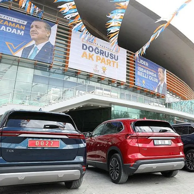 Bay Bay Kemal bak burada ne var! Kabine Ankaradaki aday tanıtım toplantısına Toggla geldi...