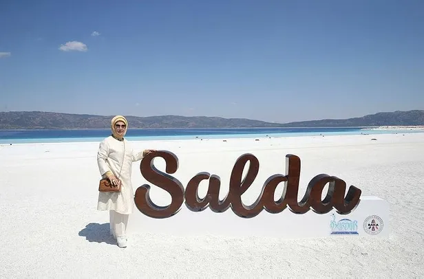 Emine Erdoğan Salda Gölü’nü inceledi-1