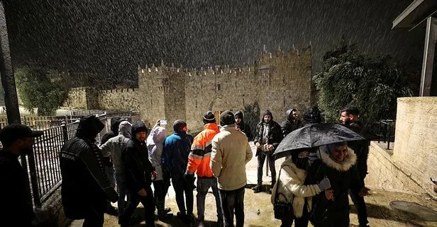 Kudüs’te yağan kar Mescid-i Aksa’da sevince dönüştü