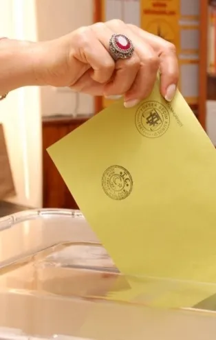 Büyükşehirlerde hangi parti önde?