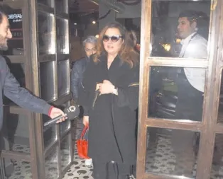 Gece vakti ziyafet çekti