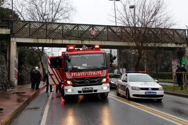 Şişli'de can pazarı! Üst geçitten düştü ilk müdahaleyi yoldan geçen doktor yaptı-2
