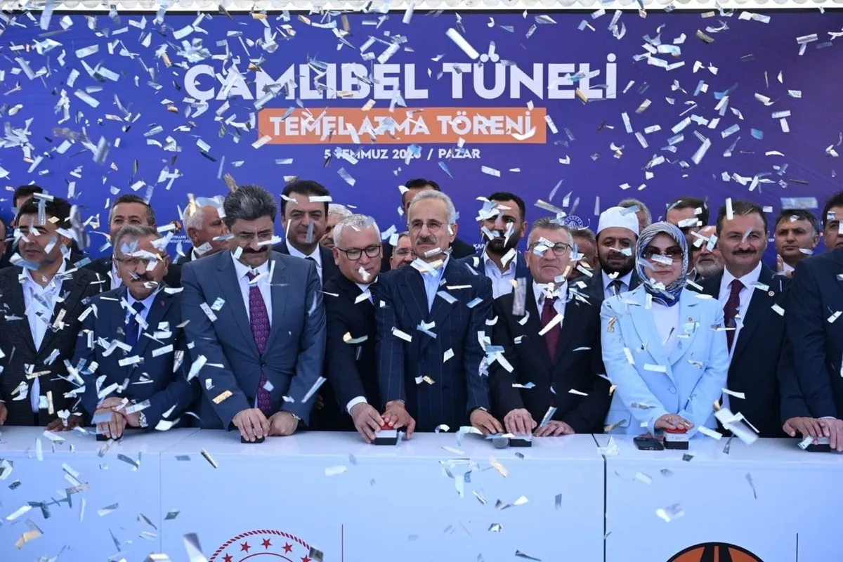 sivas-tokat-arasi-hizlaniyor-camlibel-tunelinin-temeli-atildi-yillik-371-milyon-lira-tasarruf-saglayacak-1783251397572.jpeg Sivas - Tokat arası hızlanıyor! Çamlıbel Tüneli'nin temeli atıldı: Yıllık 371 milyon lira tasarruf sağlayacak-4