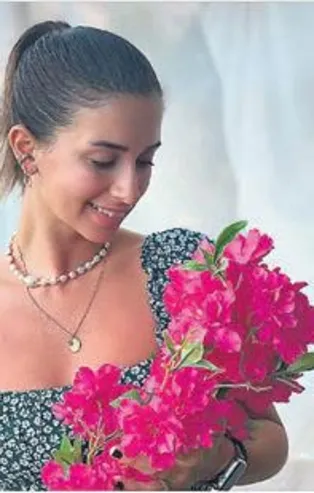 Buse Terim renkli paylaşımlarını sürdürüyor