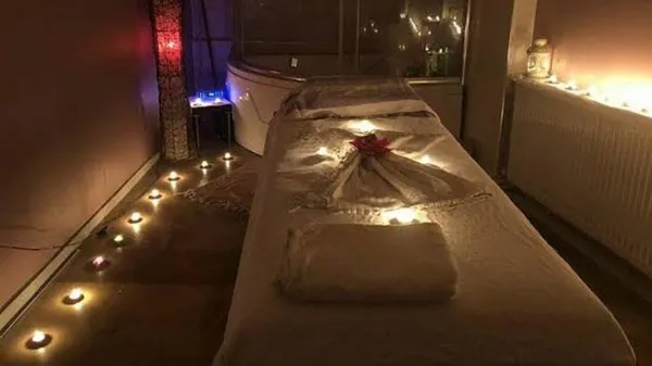 vanda-fuhus-operasyonu-2-polis-1643784812985.jpg Van'da masaj salonlarına fuhuş operasyonu! 2 polis...-3