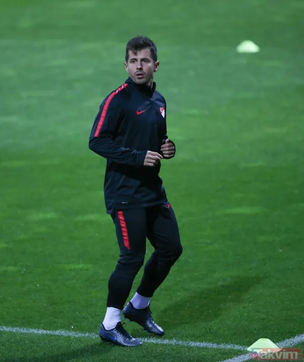 Fenerbahçe ve Milli Takımımızın kaptanı Emre Belözoğlu: Her Türk vatandaşı Barış Pınarı Harekatı'nı desteklemeli - 13