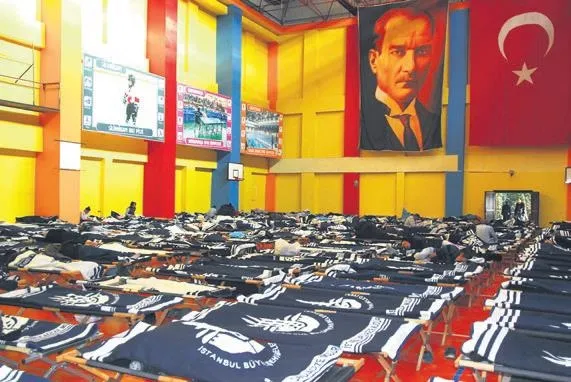 Karısını falçata ile yaralayan zanlının avukatı “Bu basit bir yaralama, tahliye olsun” dedi (Güncel haberler)-20