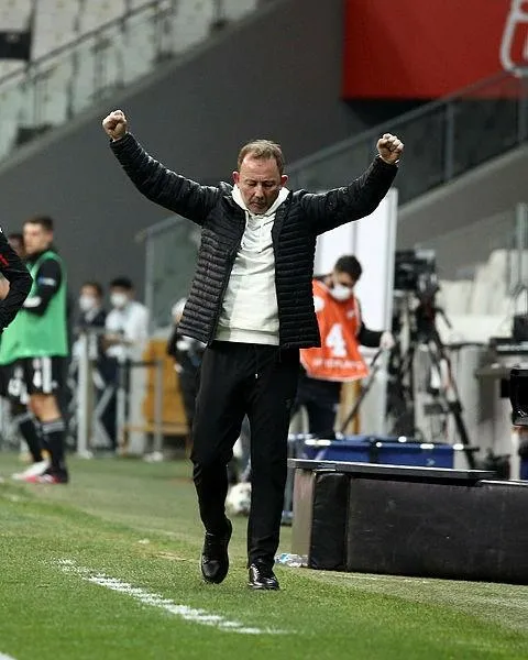 Beşiktaş, Hatay'ı 7 gol ile geçti: Kartal'ın yıldızı Larin Hatay'a 4 gol atarak yıldızlaştı-4
