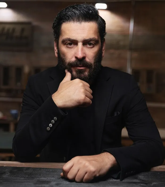 ben-bu-cihana-sigmazama-bomba-transfer-edhonun-ilyasi-ozan-akbaba-oktay-kaynarca-ile-ayni-dizide-dost-mu-dusma-1701347702410.jpg Ben Bu Cihana Sığmazam’a bomba transfer! EDHO’nun İlyas’ı Ozan Akbaba, Oktay Kaynarca ile aynı dizide: Dost mu? Düşman mı?-8
