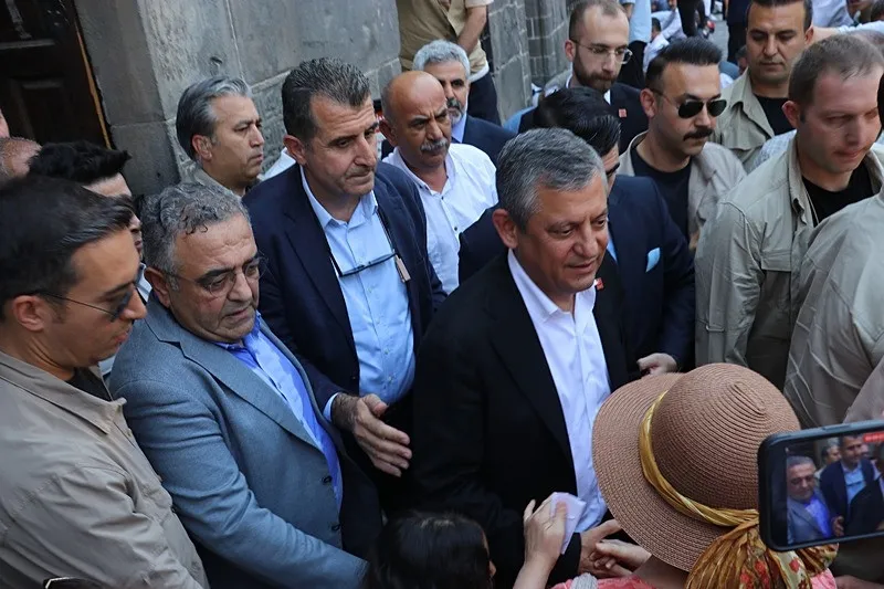 ozgur-ozel-yeni-partinin-sinyalini-verdi-1782545475516.jpeg Özgür Özel yeni partinin sinyalini verdi! "Yürümeye devam ederim başka çaresi yok"-6